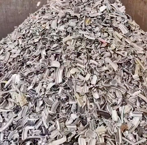 本地客戶路友200型破碎汽車輪轂效果 ( 顆粒大小根據篩底定制 )