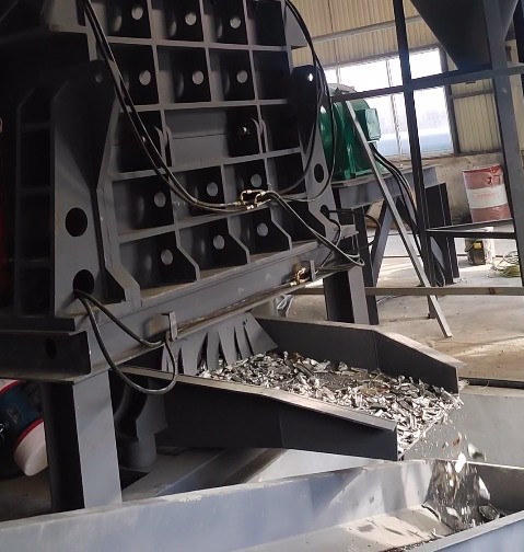 說(shuō)一千道一萬(wàn)不如自己看一看，前方發(fā)來(lái)喜報(bào)路友廢鋁破碎機(jī)在本地又一臺(tái)安裝完畢。