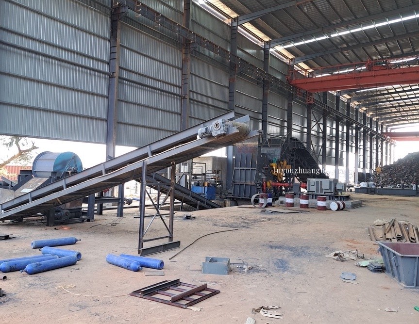 非洲尼日爾地區路友900型1200馬力破碎機安裝任務完成