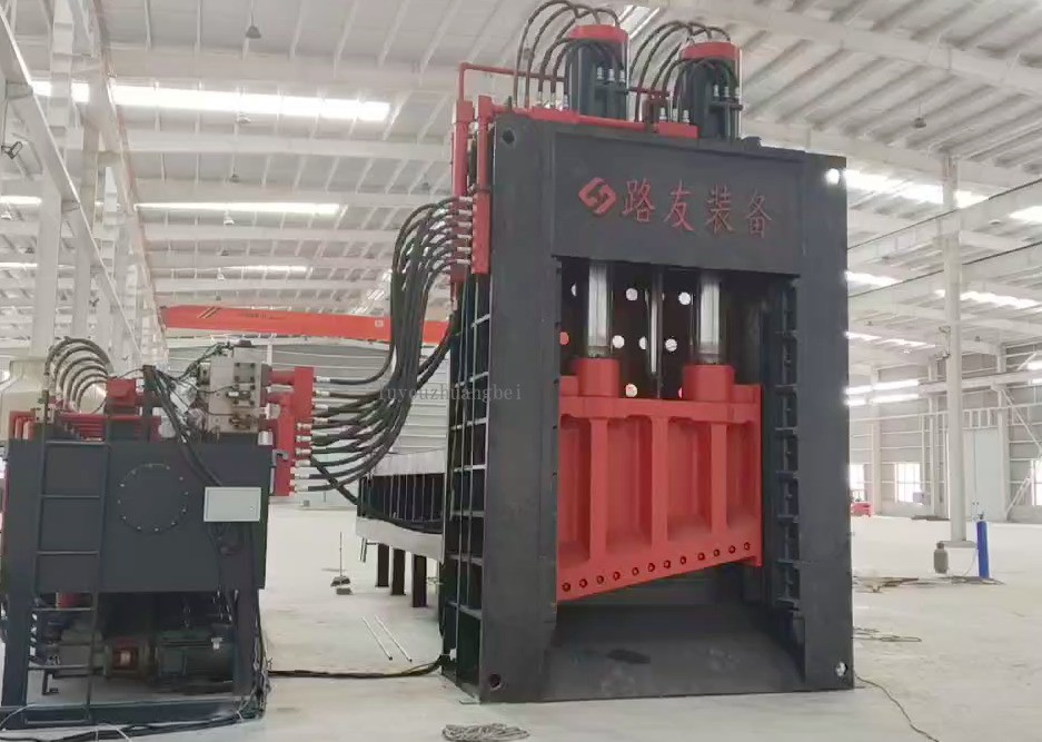 1000T重型液壓廢鋼剪切機龍門剪在河北地區待機等候正式開機工作