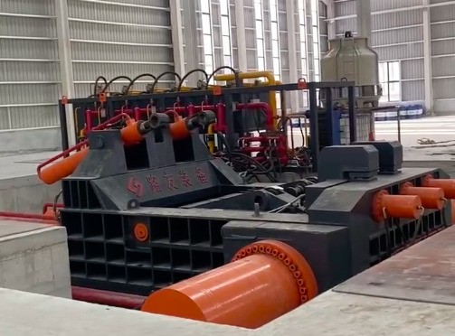 1500T臥式液壓打包機嵌入式安裝完畢