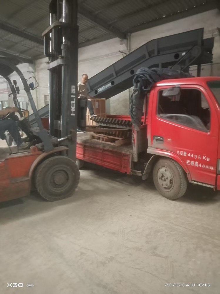 到達客戶場地，開始卸機工作