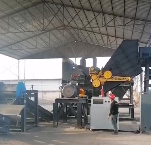 安徽地區(qū)315型破碎機(jī)使用現(xiàn)場，新機(jī)待運(yùn)行