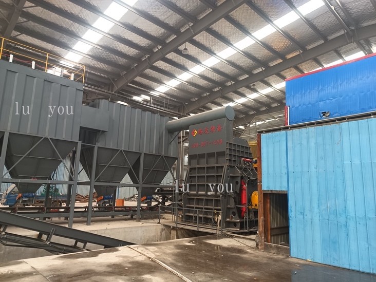 2000馬力廢鋼破碎機(jī)在安徽地區(qū)安裝場景圖